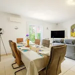 Gnoki Villa *